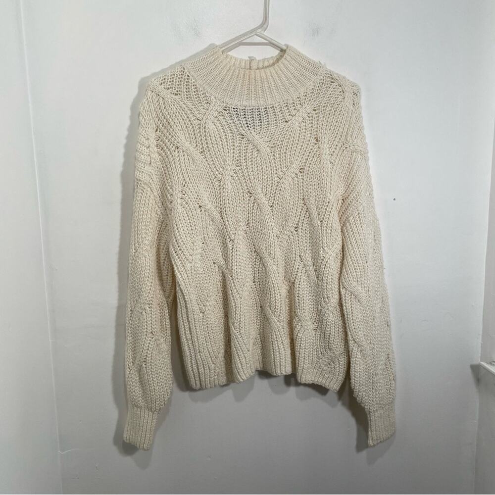 American Eagle Cream Oversized Cable Knit Pullover Sweater Medium